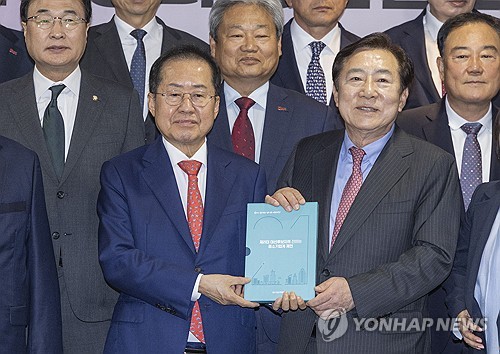 홍준표 "중소기업 상속세 면제해야…대기업은 완화"