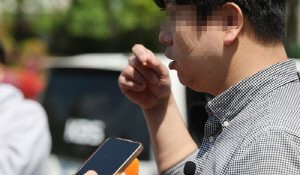 아이 둘 등원시키던 시민 