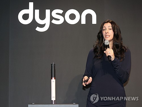 다이슨, 에어랩 신제품 韓서 최초 공개…AI로 모발 보호