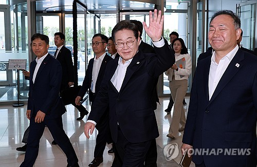 하이닉스 찾은 李 "기업이 국가경제 유지"…전력문제 의견도 구해