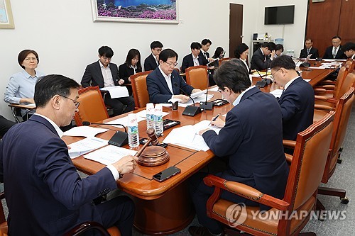 민주, 행안소위서 '지역화폐 1조원' 추경안 처리…국힘 퇴장