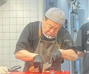 백종원, 논란 타격 無...프랑스서 근황 포착 