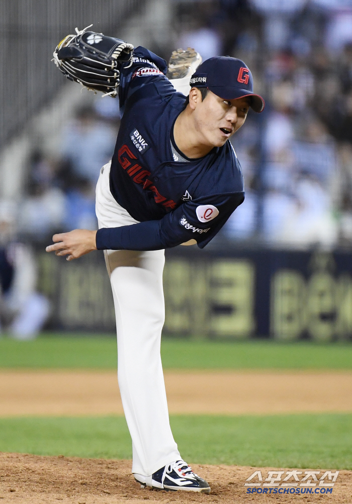 지난주에도 4경기 → 최다 출전 신기록 세울 기세…'등판 횟수 1위+연투 1위' 벅찬 일정, 구원병이 절실하다 [잠실포커스]