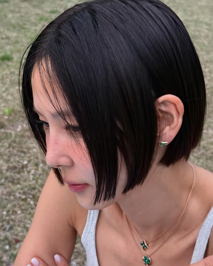 김나영, L사 명품 반자+목걸이+귀걸이 풀장착...럭셔리한 반전의 '고혹…