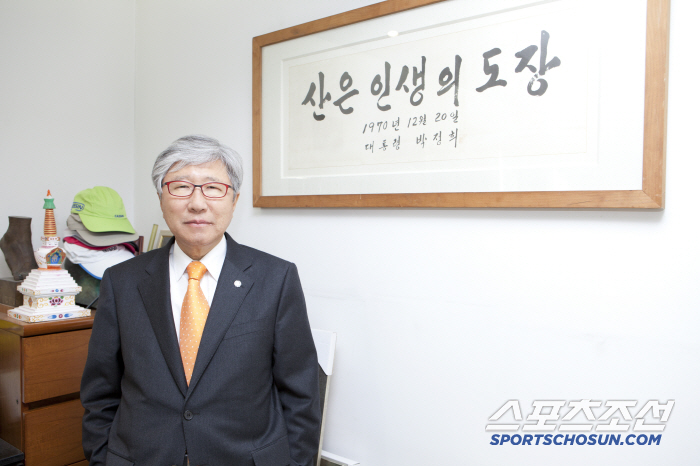 [소강체육상]이인정 아시아산악연맹 회장 대상, 장갑석-조재관 감독 지도자상