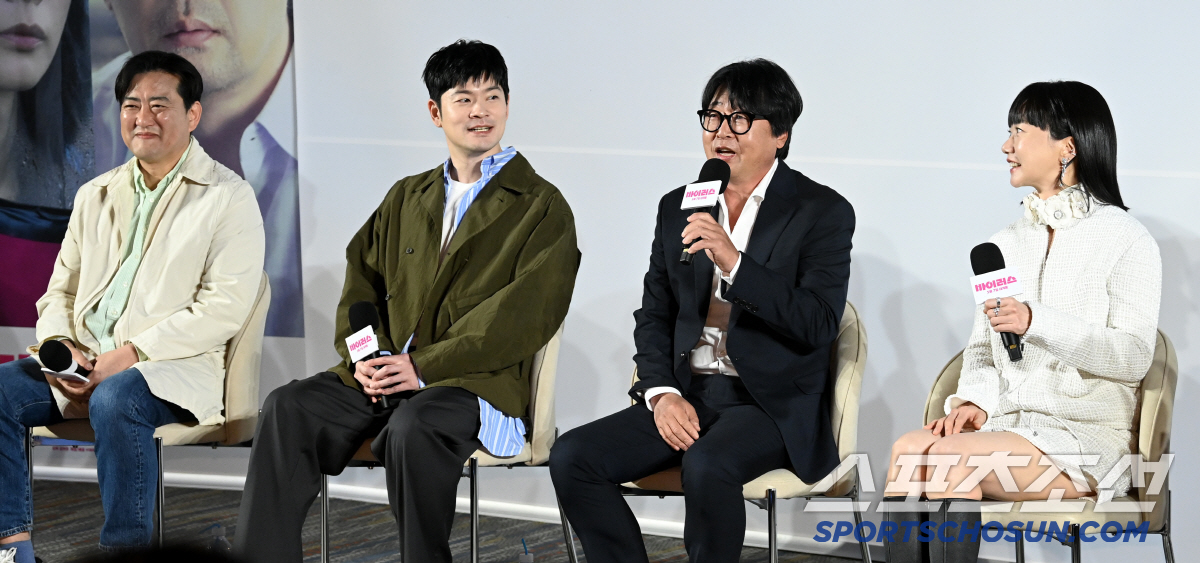 [SC현장] "키스신=액션"…'바이러스' 배두나♥김윤석의 '띠동갑' 로맨…