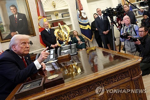 "참모들, 관세전쟁 충격 완화 위해 '트럼프 설득전략' 총동원"