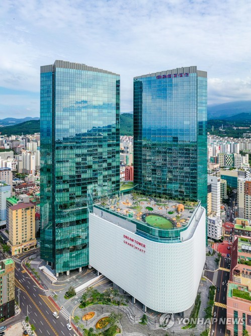 롯데관광개발 "제주에 직원 400여명 채용…개장 이후 최대 규모"