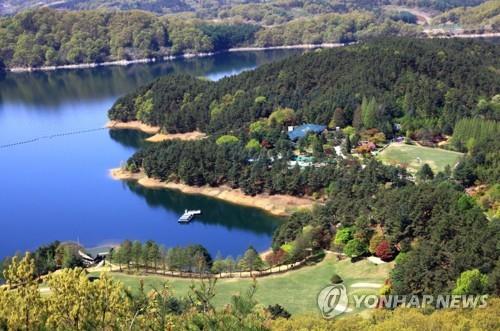 환경단체 "상수원보호구역 청남대, 주류 판매로 음주 조장"