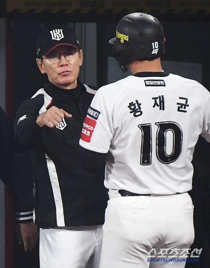 올해는 정말 자리 없어보였는데...'불사신' 황재균, 결국 '자기 땅' …