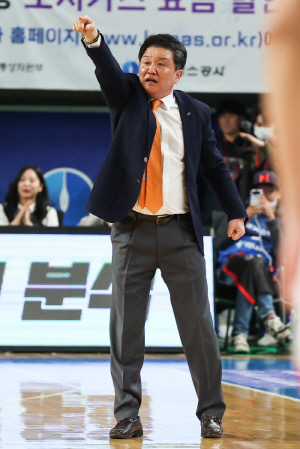 정관장 유도훈 감독 파격선임 배경. '코치' 양희종을 볼 수 있을까?