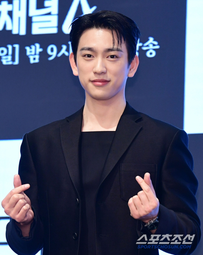 [단독] 박진영, '샤이닝' 살리는 구원투수..차기작 부자 '열일' 행보