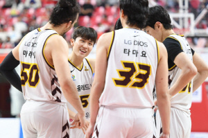 [류동혁의 이슈분석] '슈퍼스타'의 끝없는 부상, 그리고 '언해피'. '슈퍼스타'없는 LG의 무결점 챔프전 진출, 그래서 더 강렬하다