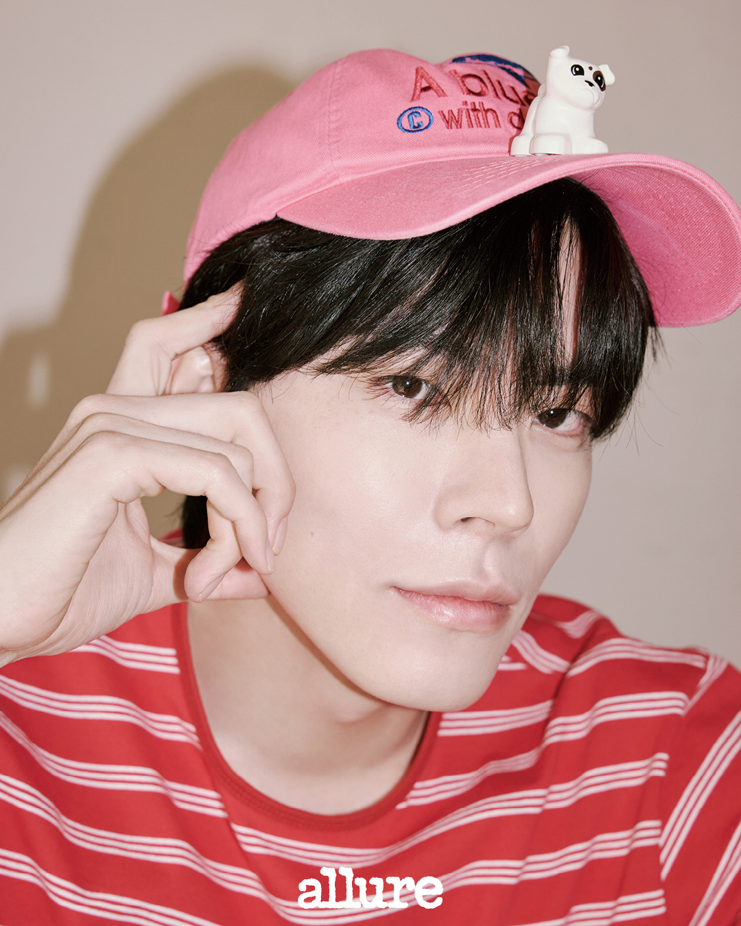 얼굴에 소년미가 있네..홍종현, 멜로맨스 장인→반려견 안고 미소