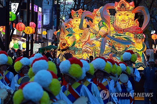 정순택 대주교 "자비 울려 퍼지길"…부처님오신날 축하 메시지