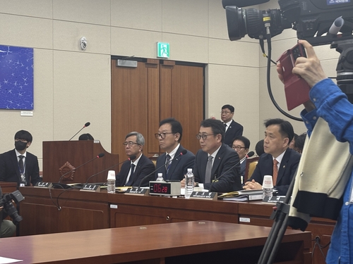 SKT 유영상 "최태원·창원 유심교체 안해…유심보호서비스 가입"