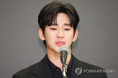 김수현 측, '가세연' 운영자 스토킹 혐의로 추가 고소