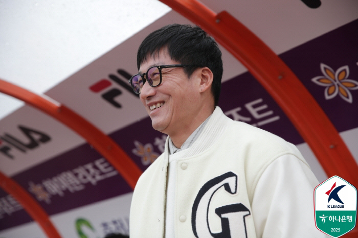 '0-7 후유증? 그런거 없다' 신난 듯 다시 노트북 켠 이정효…"강현아…