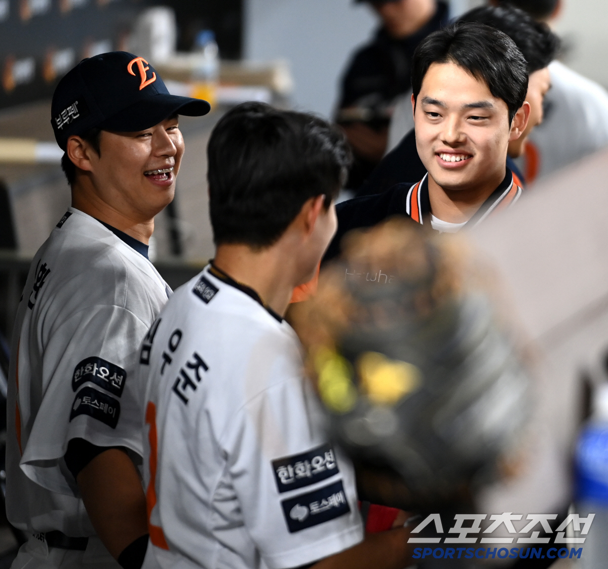 냉랭한 무관심에 당황한 심우준, 결국 폭발한 동료들의 환호... 이적 첫…