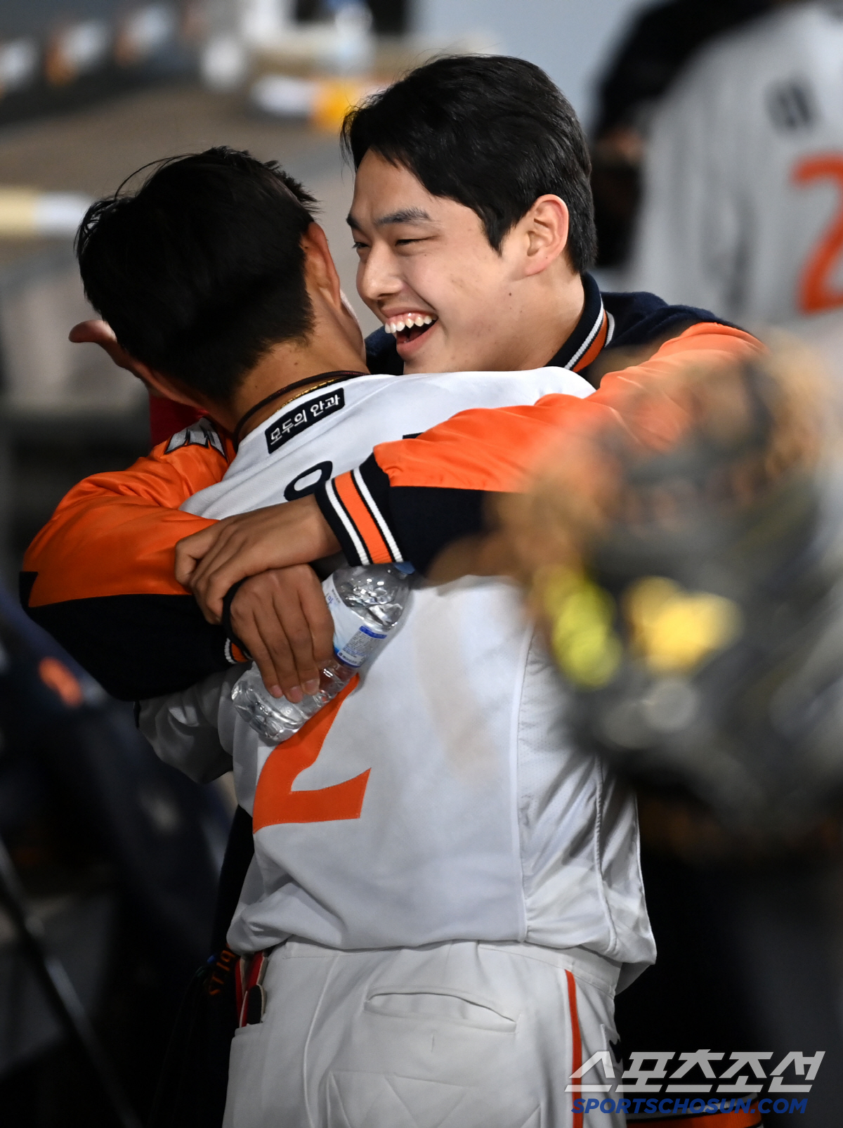 냉랭한 무관심에 당황한 심우준, 결국 폭발한 동료들의 환호... 이적 첫…