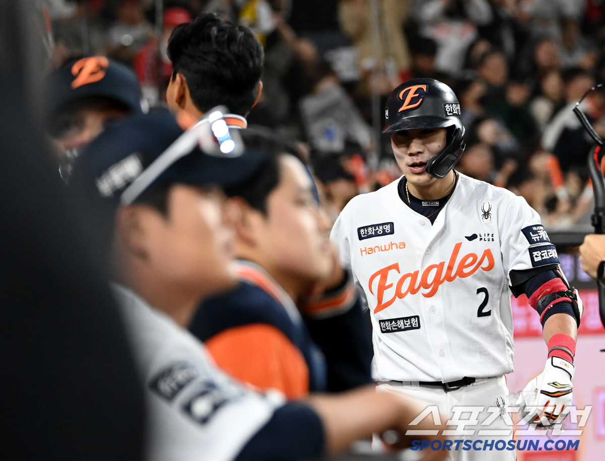 냉랭한 무관심에 당황한 심우준, 결국 폭발한 동료들의 환호... 이적 첫…