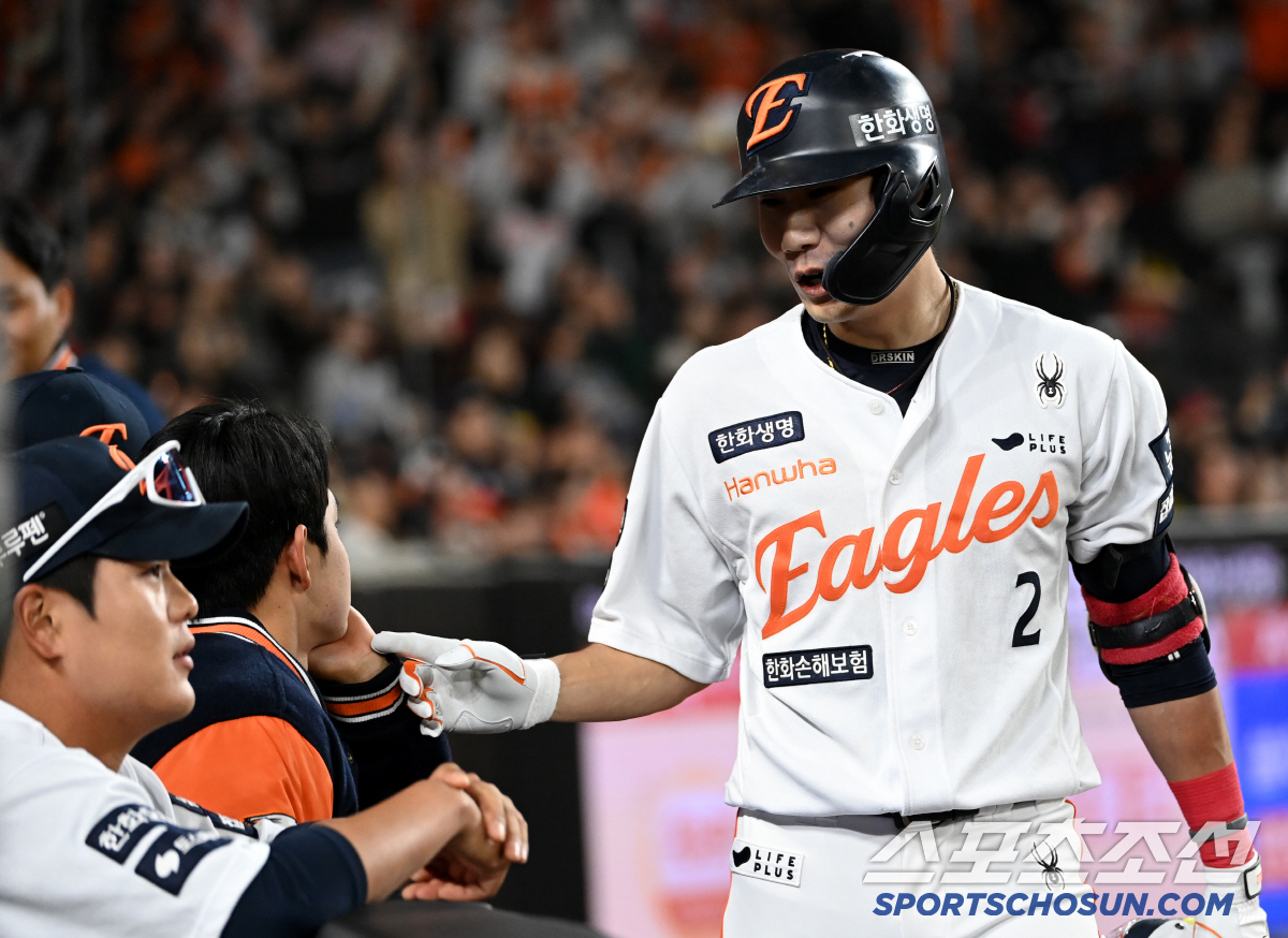 냉랭한 무관심에 당황한 심우준, 결국 폭발한 동료들의 환호... 이적 첫…