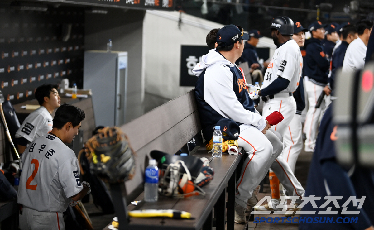 냉랭한 무관심에 당황한 심우준, 결국 폭발한 동료들의 환호... 이적 첫…