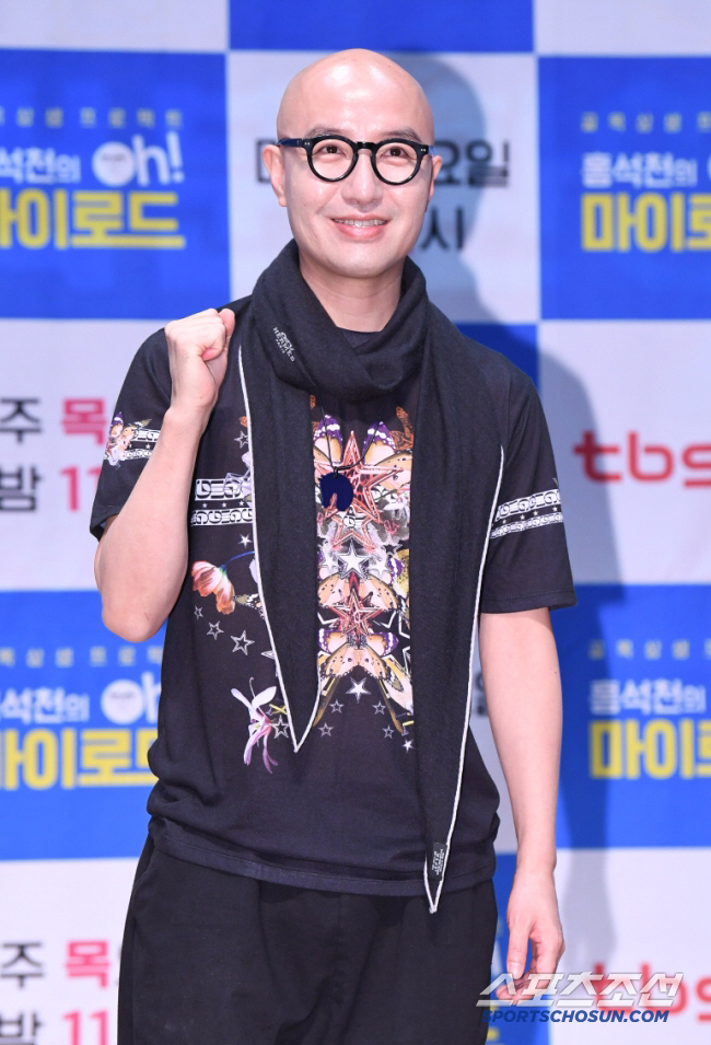 홍석천, 윤여정 子 커밍아웃에 "25년 전 쓰러질 뻔하던 부모님 감동받고 위로받아"[전문]