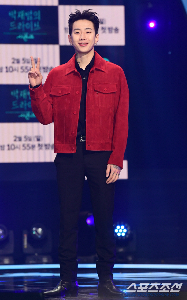 38세 박재범 "아직 부모님과 함께 살아, 母가 사주는 화장품만 써"