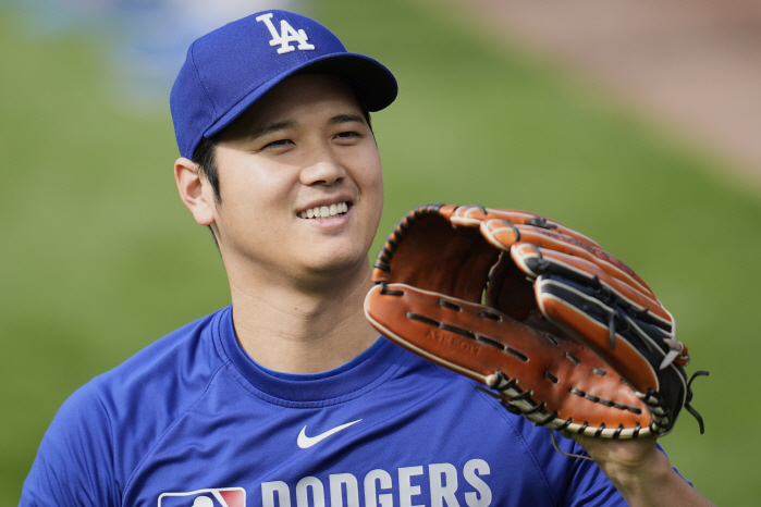 "아무리 급해도 오타니는 안쓴다", 4570억 듀오의 이탈...빡빡한 5…