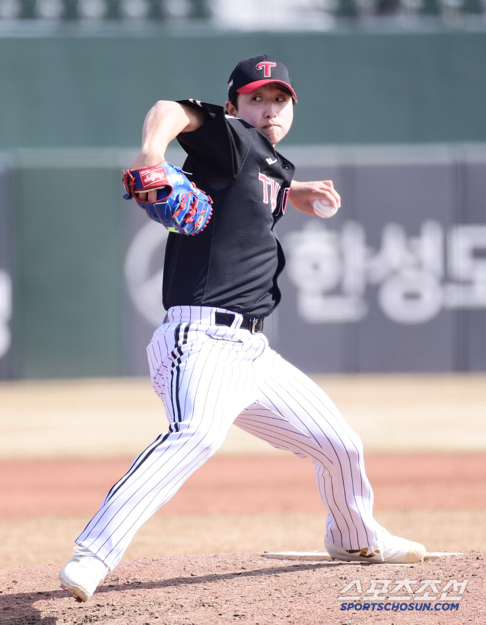 2승6패 2G차 쫓기는 1위. 갈길 급한데도 9연전을 선발 6명으로. 염…
