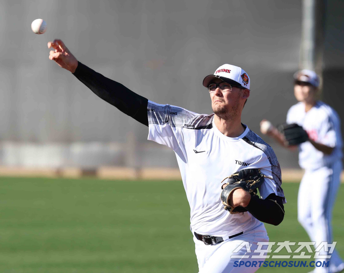 첫 피안타가 솔로포. 145km 뿌린 '엘동원' 대체 투수. 2군 2이닝…