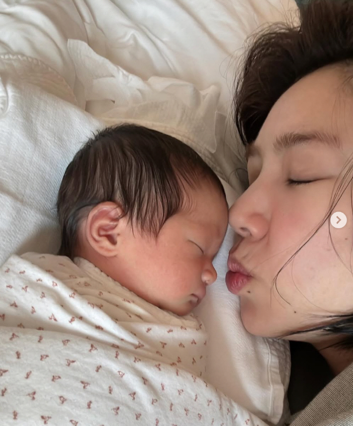 ‘이규혁♥’ 손담비, 천사처럼 잠든 딸에 감격 "우쭈쭈, 예쁘다"