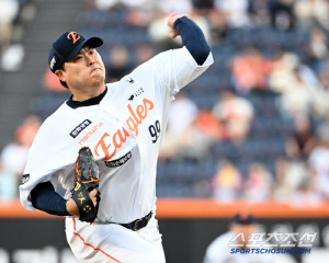 '이제 1.5게임차다'. 대타 황영묵 '몬스터월' 역전포 문현빈 쐐기포 한화, 5대2 역전 4연승. '불펜 와르르' LG 4연패, 1위가 위태롭다[대전 리뷰]