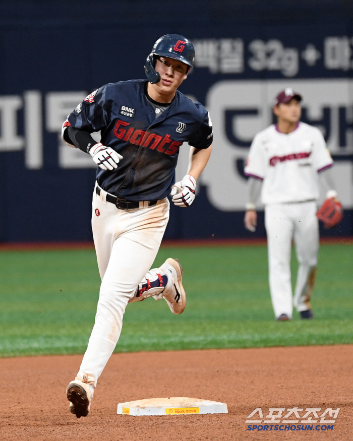 아깝다 사이클링히트! 전민재 대신 이호준 3안타 → 레이예스 4안타 불방…