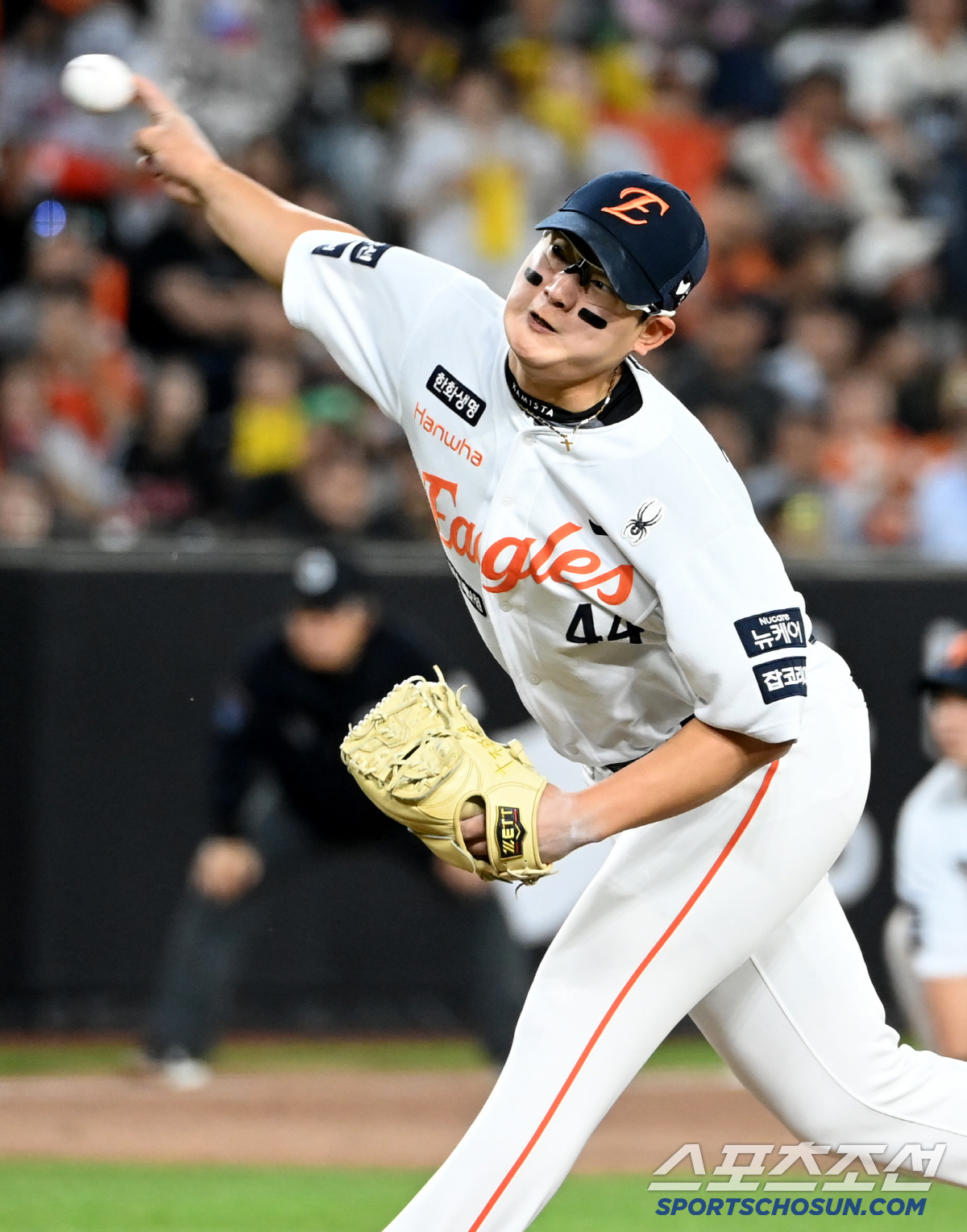 '최고 159㎞ 강속구로 KK 삼자범퇴' 공 15개면 충분했다. 리그 1…