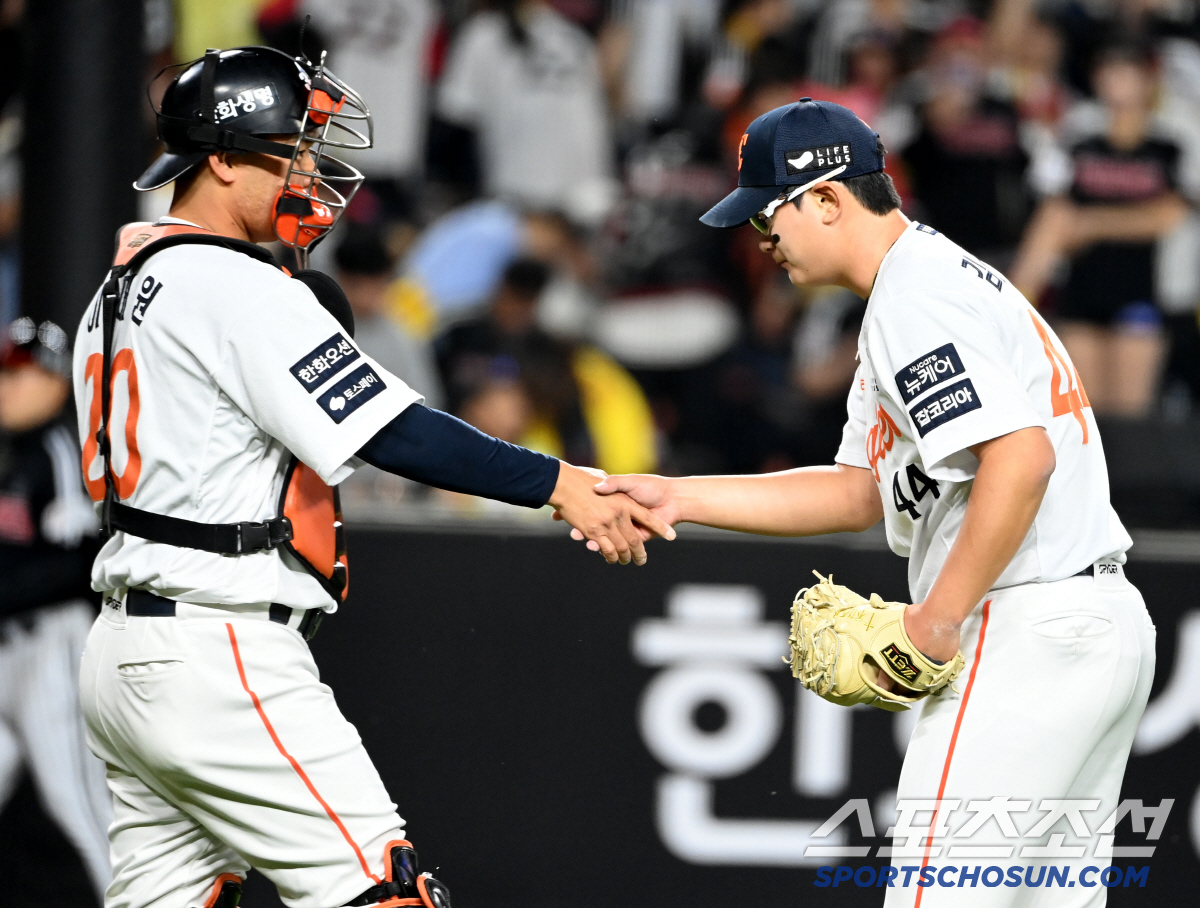 '최고 159㎞ 강속구로 KK 삼자범퇴' 공 15개면 충분했다. 리그 1…