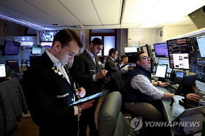 뉴욕증시, 역성장 쇼크 불구 낙폭 만회…다우 0.4%↑ 마감(종합)