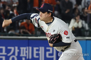 프로야구 롯데 김원중, 6시즌 연속 10세이브까지 '-1'