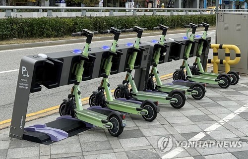 길거리 불법 주차 전동킥보드 신고하면 하루 100원 포상