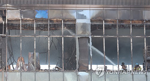 '6명 사망' 부산 리조트 화재 시행사 관계자 등 2명 추가 구속