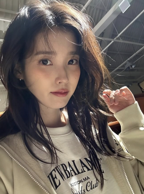 [SCin스타] 아이유, 너무 좋은 셀카 종합선물세트..예쁘고 청순하고 …