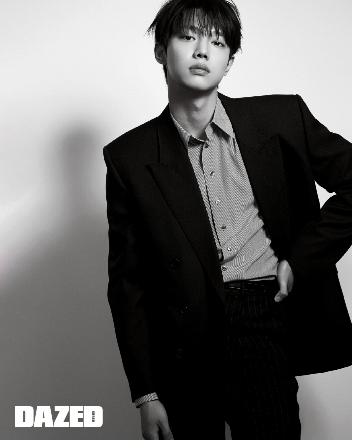 '신예' 조준영, 수트→유니폼, 극과 극 오가는 매력 화보