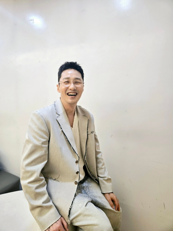 황동주, 7세 연상 ♥이영자 만나더니..'연하 남친룩' 그 자체