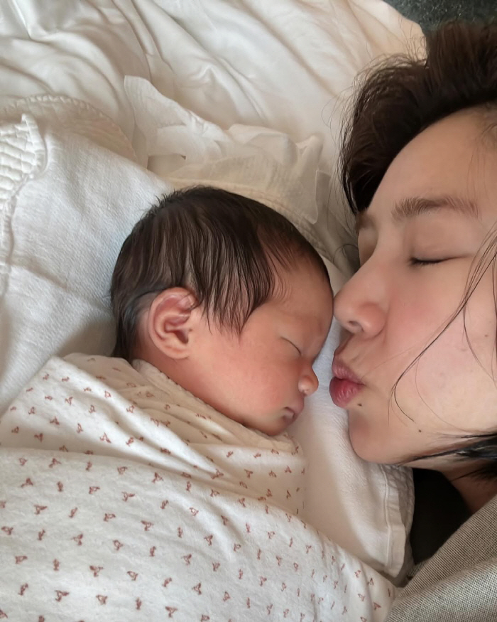 손담비, 출산 3주 만에 붓기 다 빠졌네..레깅스 입고 "40분 걷기 완…