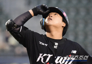 강백호 이 홈런은 미쳤다! MLB 2등 타구 발사! 애런 저지 보다 멀리 쳤다! → 비거리 144m 초대형 홈런