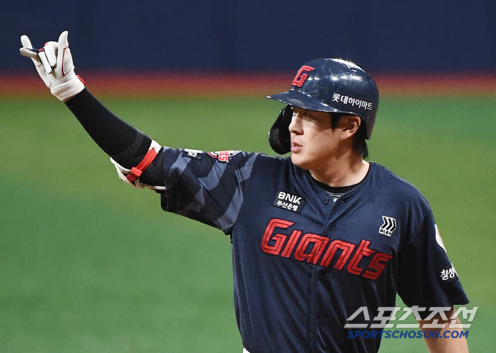 마! '월간 1위' 롯데의 힘…'절대 1강 LG도 못했는데' 키움 홈경기…