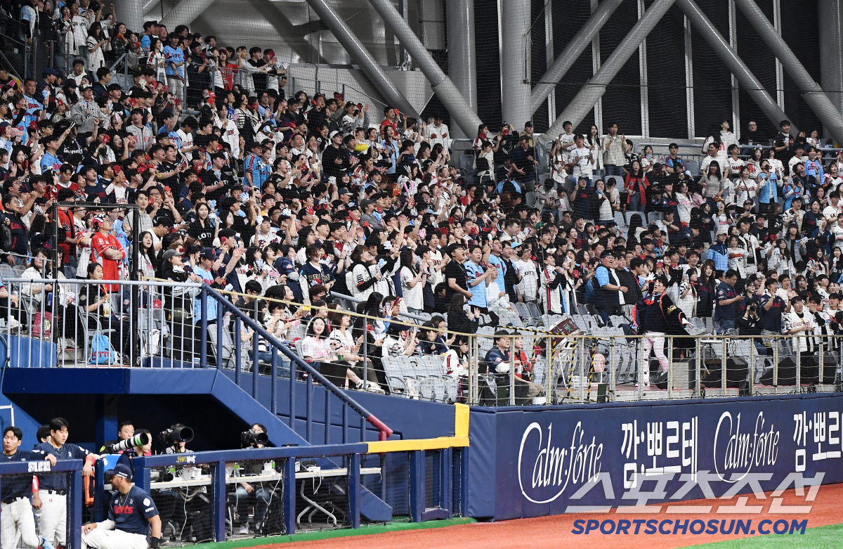 마! '월간 1위' 롯데의 힘…'절대 1강 LG도 못했는데' 키움 홈경기…