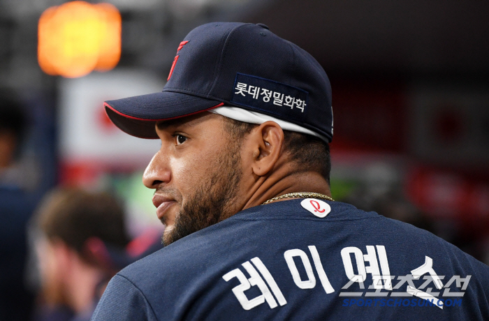 '4월 1위' 봄바람 탄 롯데, 5월 첫날도 승리 → 키움 3연전 싹쓸이…