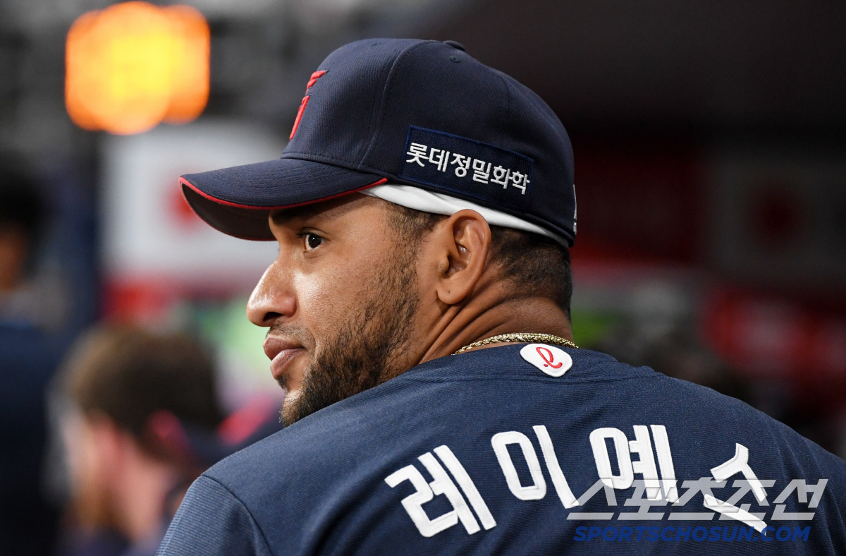 '4월 1위' 봄바람 탄 롯데, 5월 첫날도 승리 → 키움 3연전 싹쓸이…